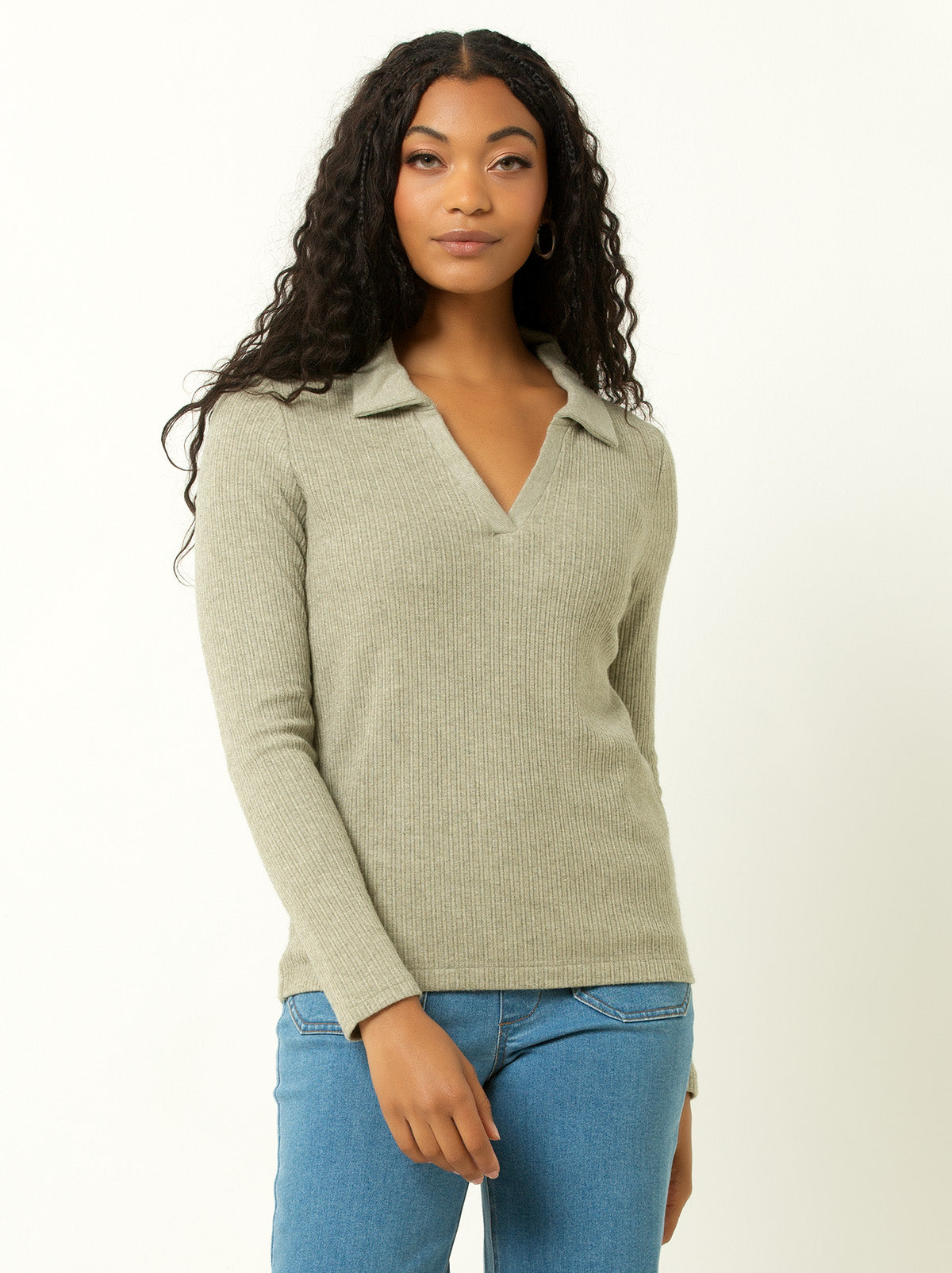 female model waring a green colored v neck sweater with collar 